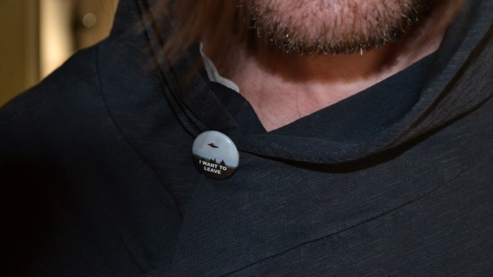 i want to leave badge w me